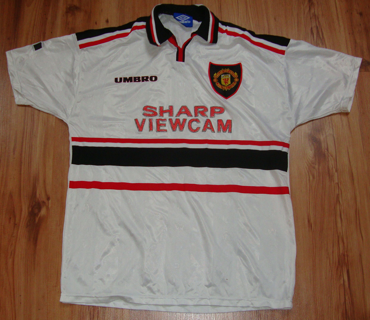 MANCHESTER UNITED 19971998 AWAY