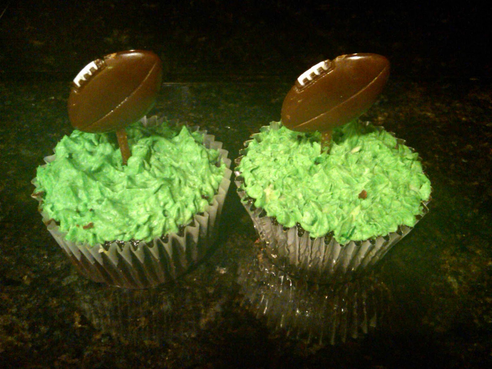 Baking Battles Football Field Cupcakes