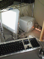 倒れているサーバ『Apple PowerMac G4 Cube』（長老様）の巻。