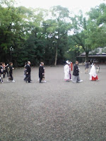 熱田神宮の本宮前で結婚式の列を見かけるの巻。