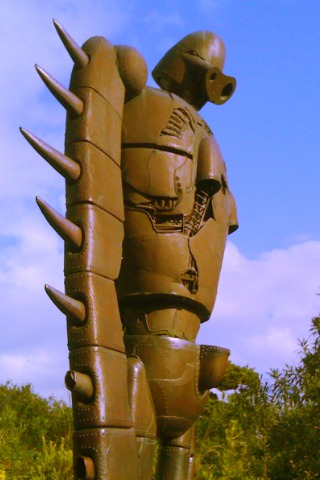 この邪悪なロボットはどこに向かっているのでしょうか?地球のためにならないことを祈ります。 ロボットの写真を もっと見る。 コリン・アンダーソン/ブランドXピクチャー/ゲッティイメージズ