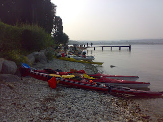 Kayak da mare sulla spiaggia dell'isola di San Biagio - Lago di Garda