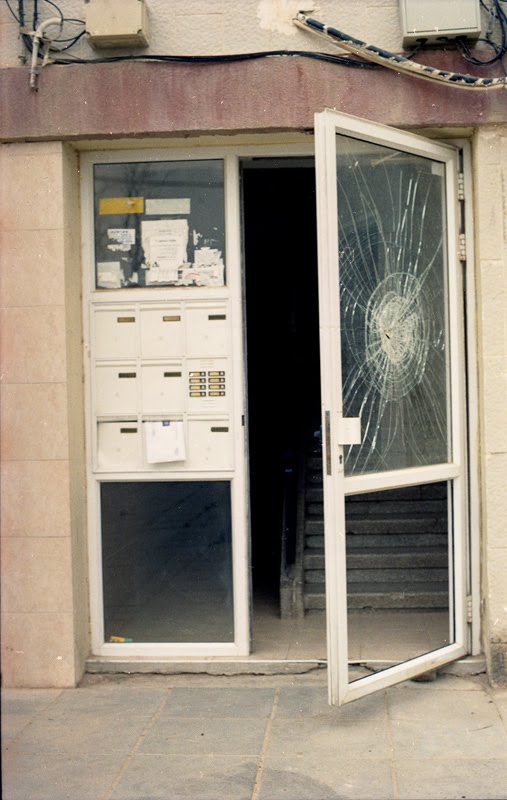 [img208.jpg]