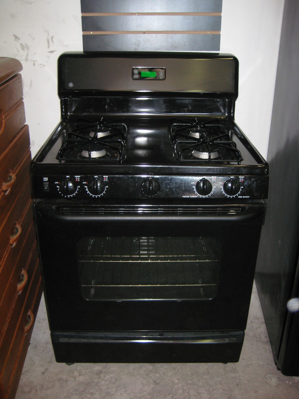 LIQUIDATORS 4 LESS BLACK GE GAS STOVE/OVEN!!! GOOD CONDITION!