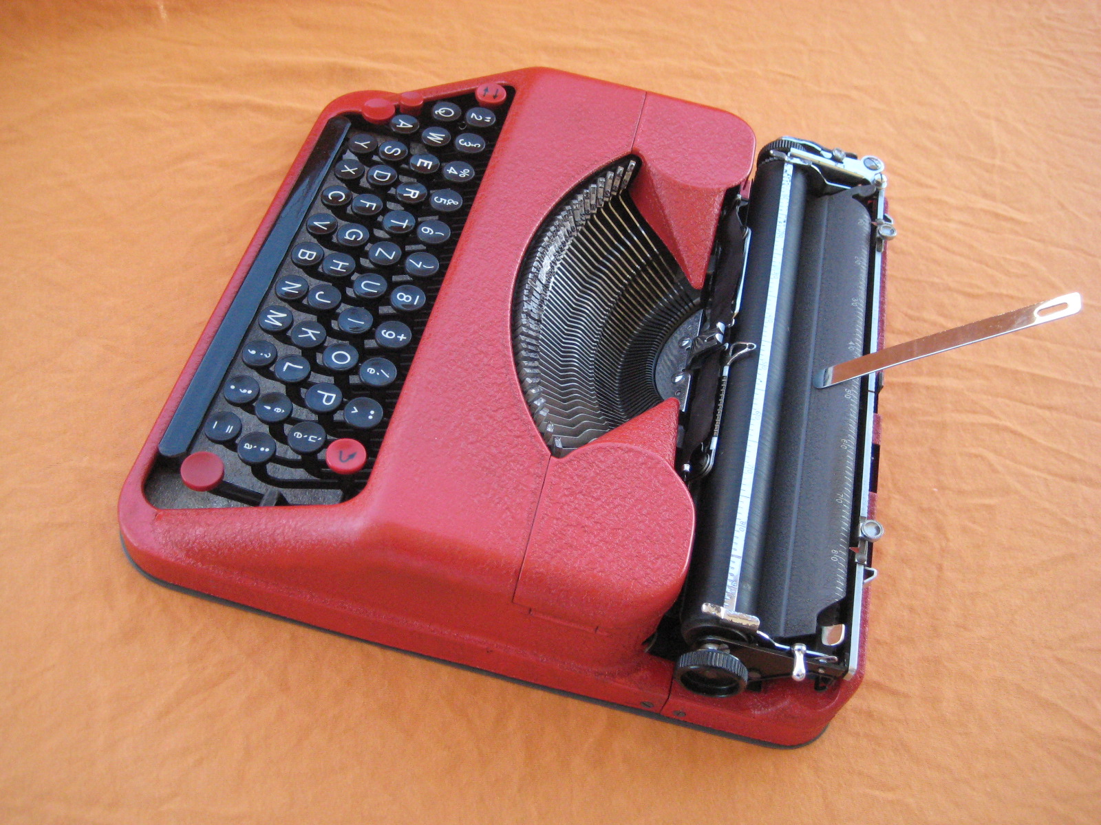Retro Tech Geneva Hermes Baby Portable Red Typewriter (1940s)/ Before