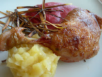  Muslo de pato confitado con salsa de ciruela roja, pure de manzana y crujiente de puerro. Paso a paso 