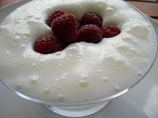  Espuma de yogur con frambuesas 