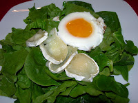  Ensalada templada de espinacas con queso de cabra, huevo y vinagreta de dátiles. Paso a paso 