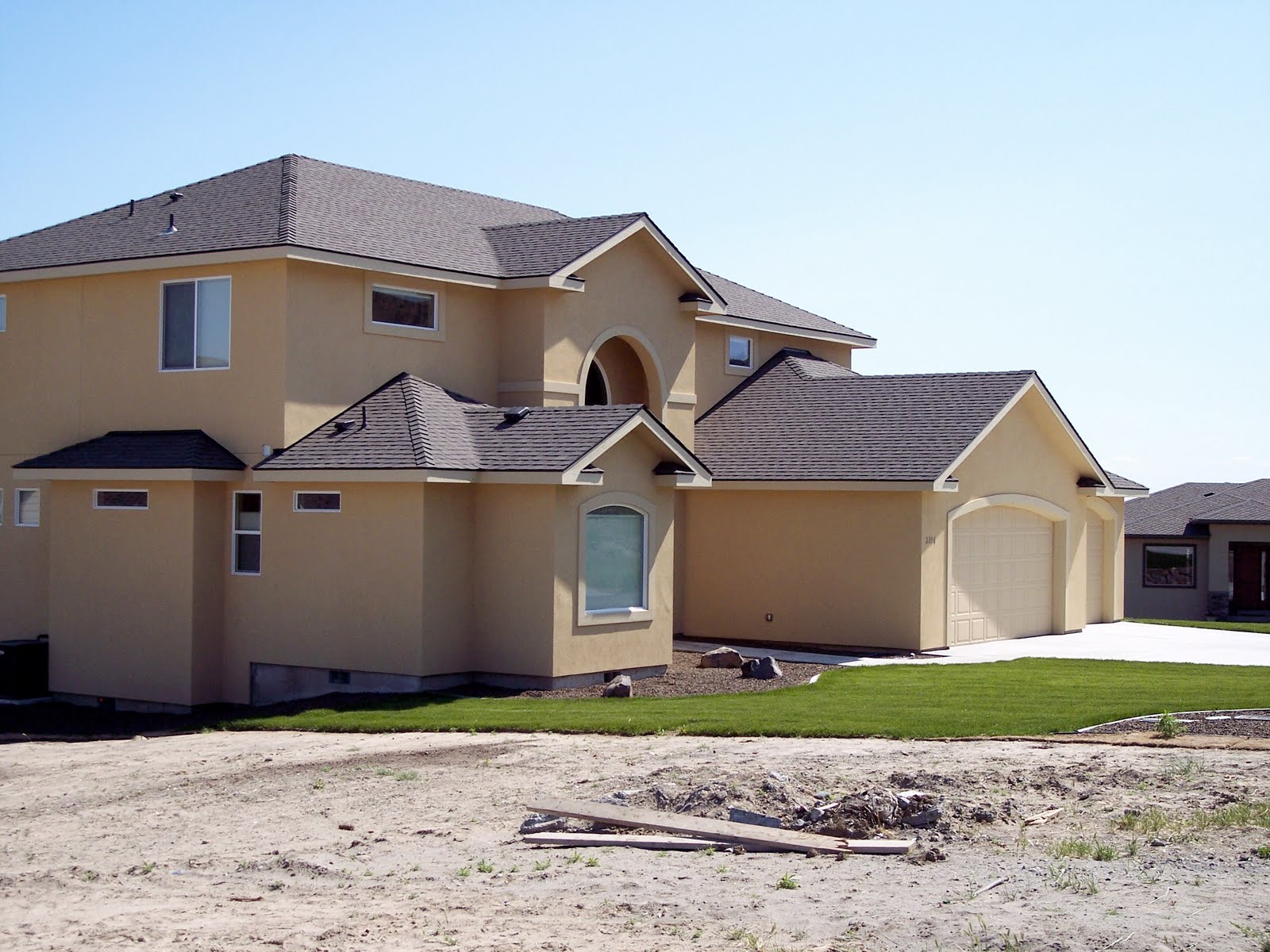 Building a Home Exterior Paint Selection