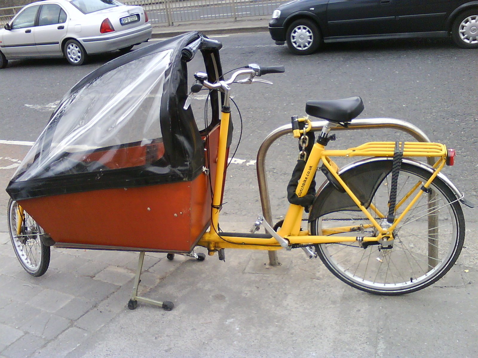 dutch style cargo bike