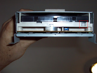 CH-DVD 500 manual eject button CH-DVD 500 manual eject button