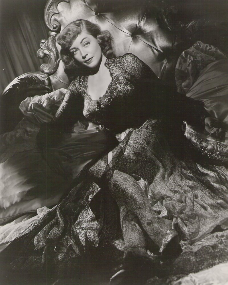 Film Noir Photos: Happy Birthday Marie Windsor (1919-2000)