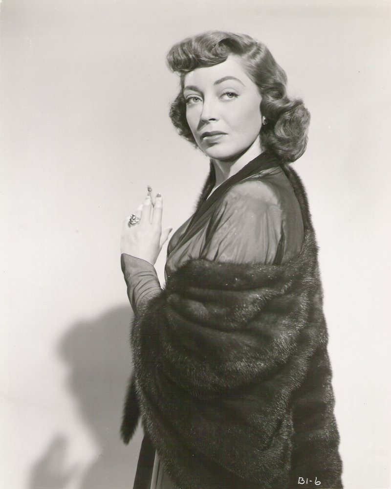 Film Noir Photos: Happy Birthday Marie Windsor (1919-2000)