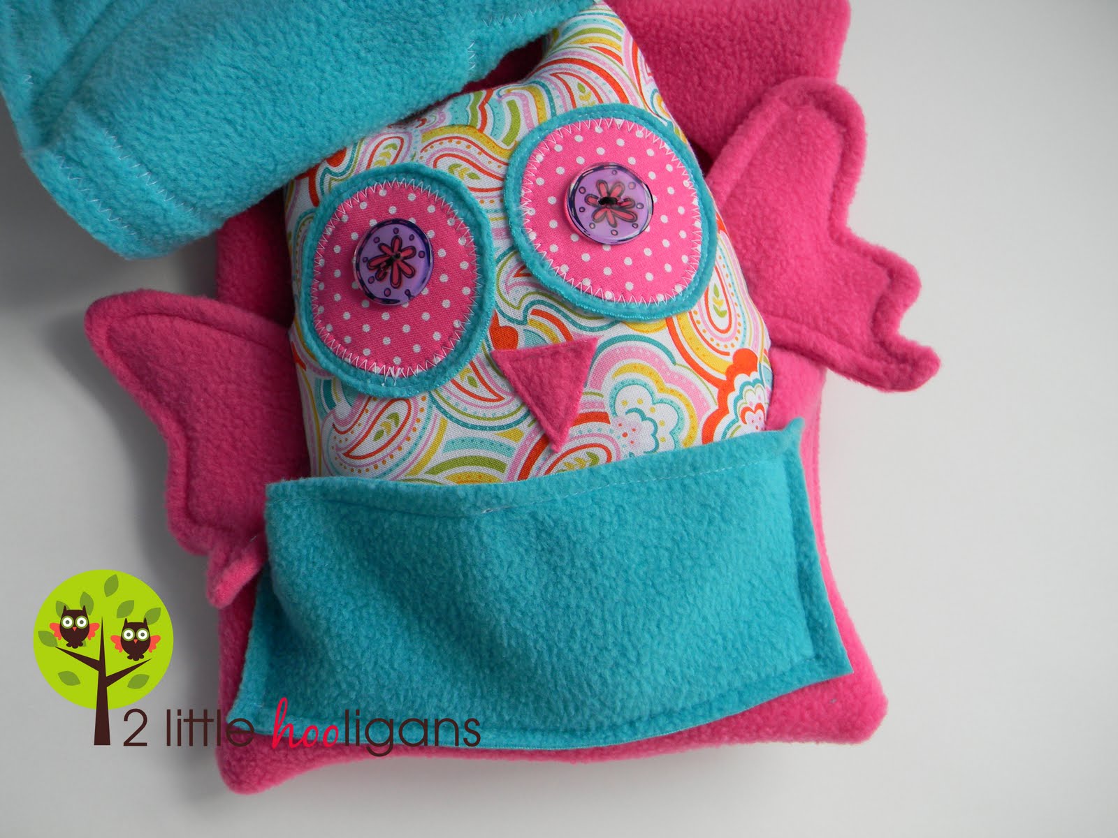 fat quarter friday {Haidee the HOOligan owl stuffie & a carrier tutorial}