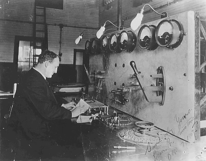 [Marconi+Wireless+Telegraph+Operator.jpg]