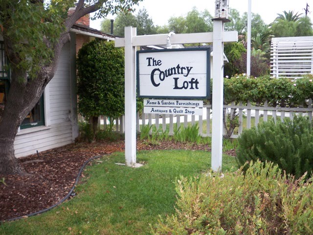 [Country+Loft.jpg]