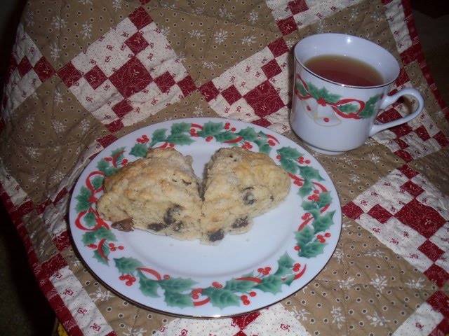 [Scones+tea+and+quilt.jpg]