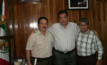 HILARIO GONZALEZ (AL CENTRO), CON ALFREDO HOIL Y JUAN ANTONIO GONZALEZ