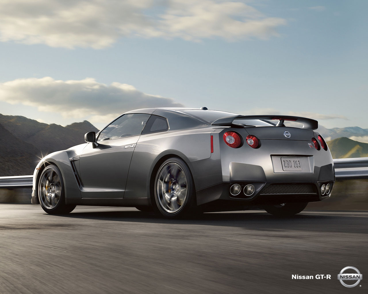 Exotic Sport Cars: 9/10 Nissan GT-R