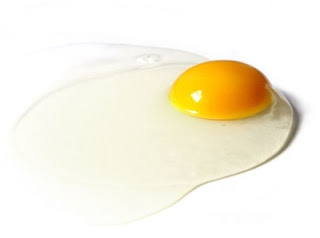 Superinteressante a clara do ovo fica branca
