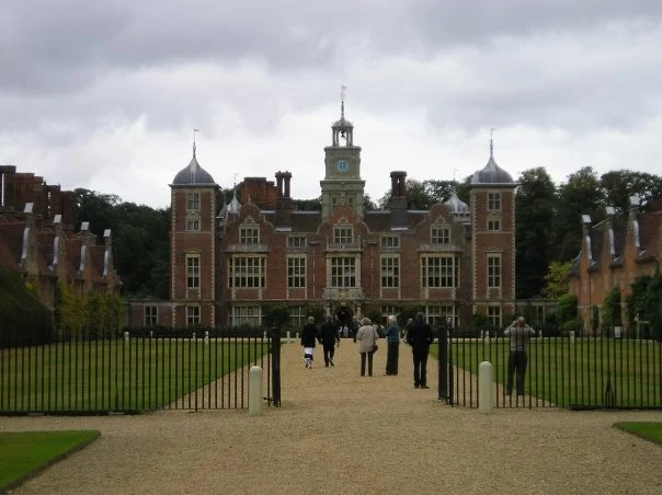 Blickling Hall - very popular even though it was a weekday at the end of September. Strangely the Buckinghamshire Arms pub opposite was very empty - they did not know what they were missing!