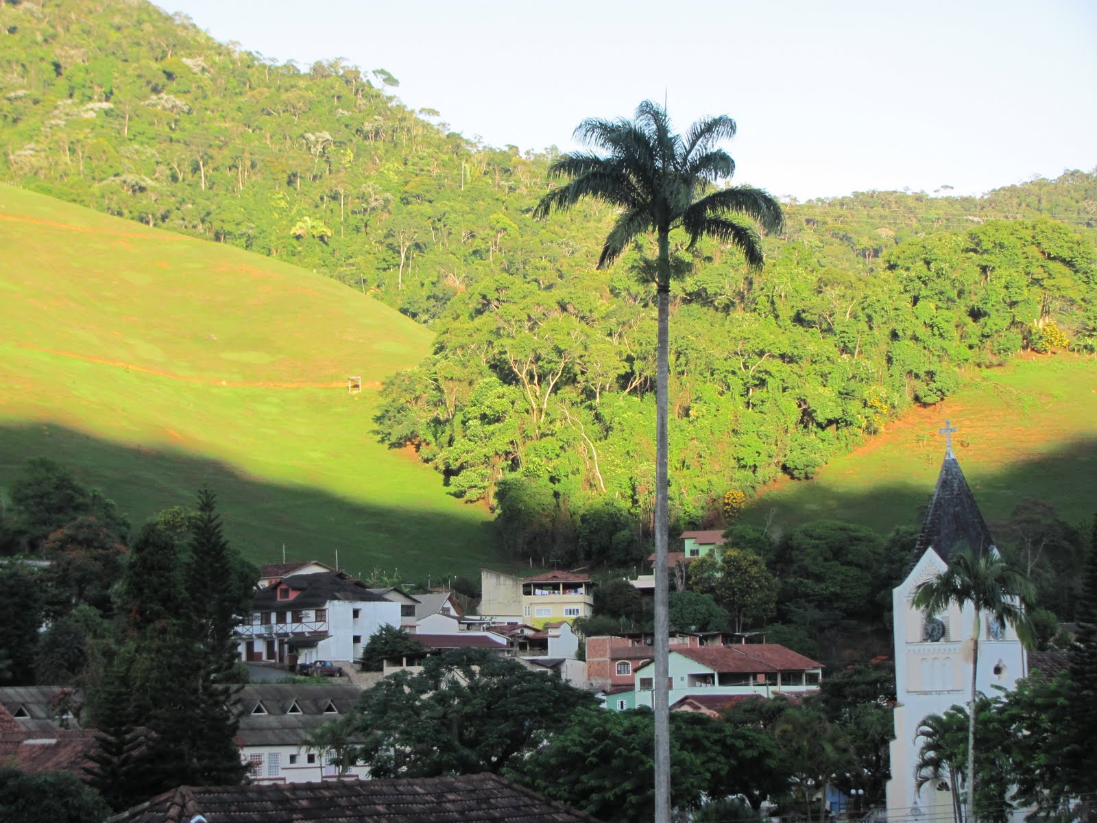 PENSAMENTOS, FOTOS E DEVANEIOS Domingos Martins Espírito Santo