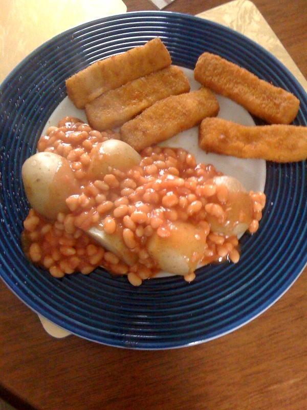 What I Eat Spuds, beans and fish fingers. Quick and easy.