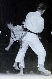 Chuck Norris vs Joe Lewis