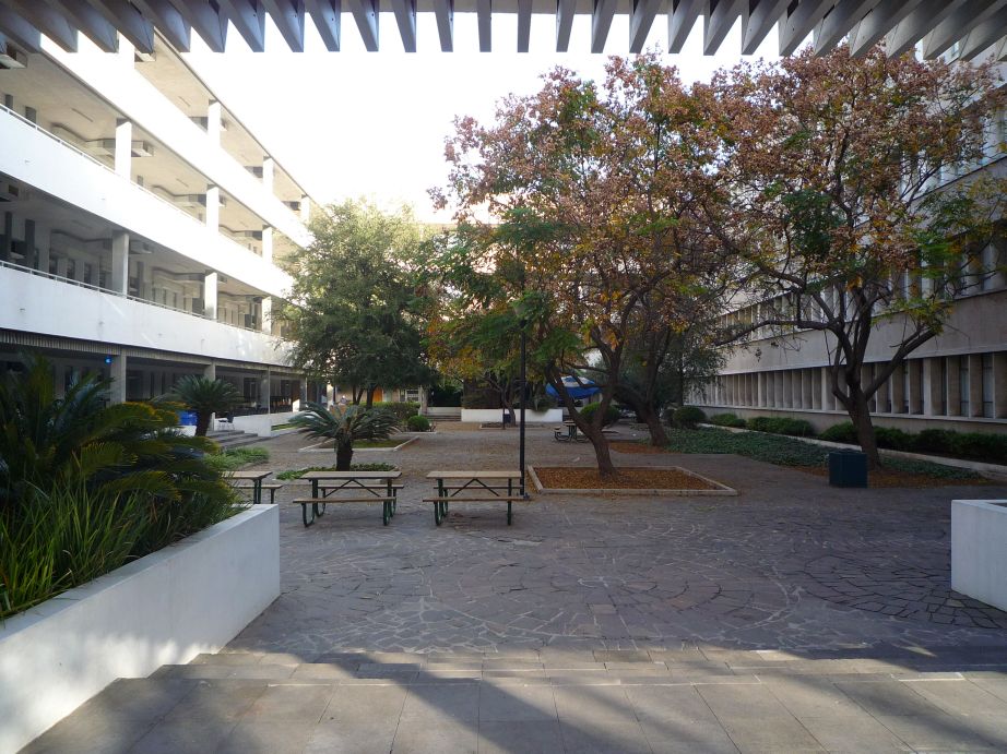 [campus_04.jpg]