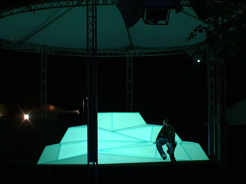 : origamiroom: whitevoid: polygon playground