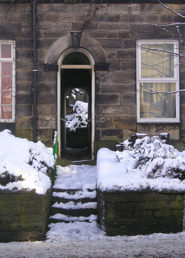 [between+terrace+snow+witham+road.jpg]