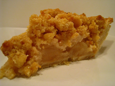 Dutch apple pie slice