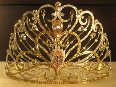 Image result for The Dayana Mendoza Crown or “The Vietnamese Miss Universe Crown”