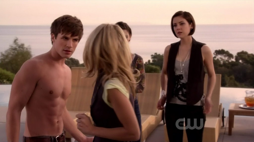 Matt Lanter on 90210 s2e16 - Shirtless Men at groopii