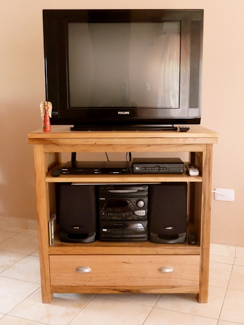 DANIEL CANELO: Muebles especiales