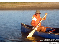 Berperahu canoe di sungai di Canada