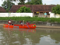 Berperahu Kano Indian Di Selokan Mataram