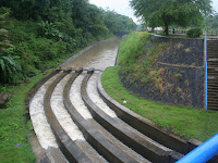 Pro dan Kontra Pemanfaatan Air Selokan Van der Wijck untuk perikanan dan wisata perahu kano Indian