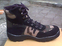 sepatu militer type 3/4 yang coraknya lebih variasi