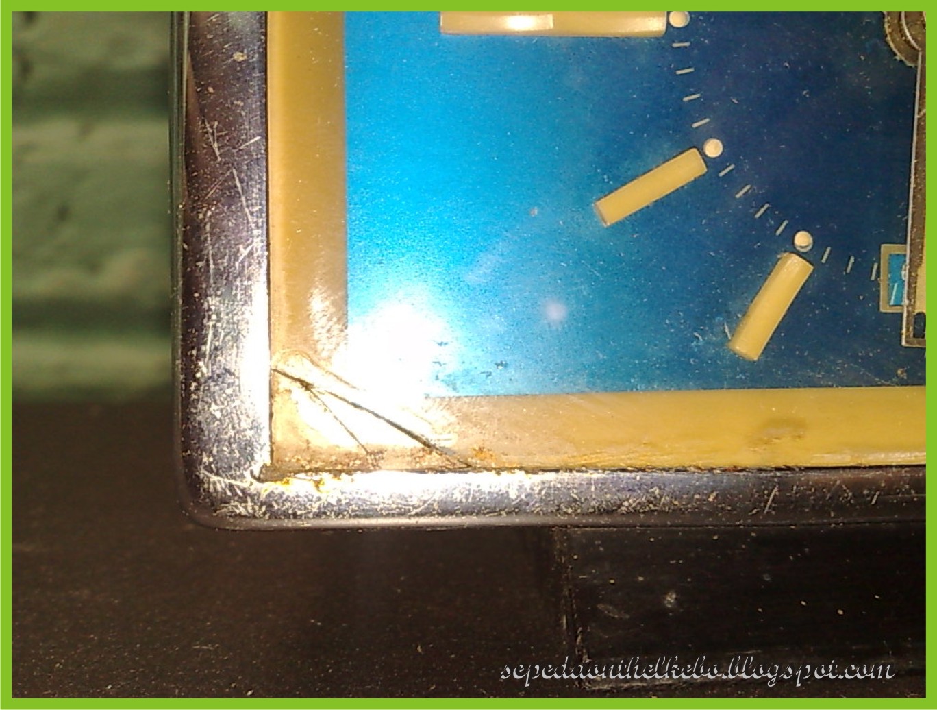 JAM WEKER WITH KALENDER + THERMOMETER (TERJUAL)