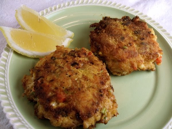 EAT.DRINK.THINK.: Dungeness Crab Cakes a la Bittman!
