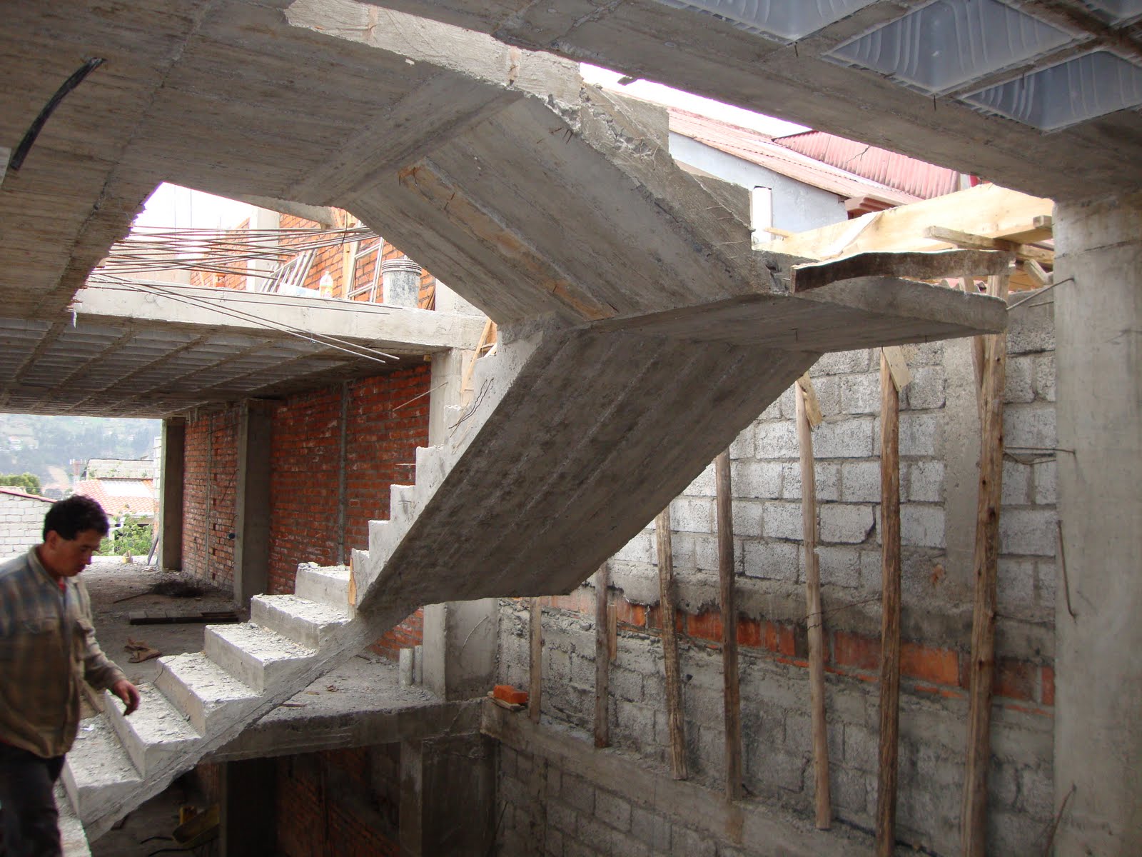 BOJORQUE-CONSTRUCCIONES: En Construcción Edificio Yanahurco.