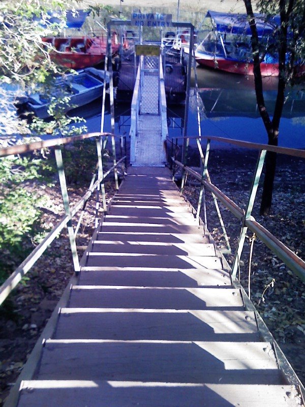 [boat+cruise+vic+river.jpg]