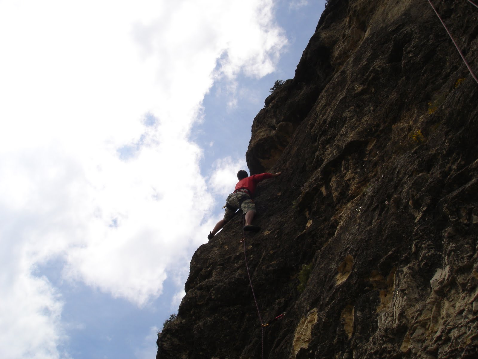 Factor 2 Climbing in the rain. El Duc i El Cremat (Arbolí)