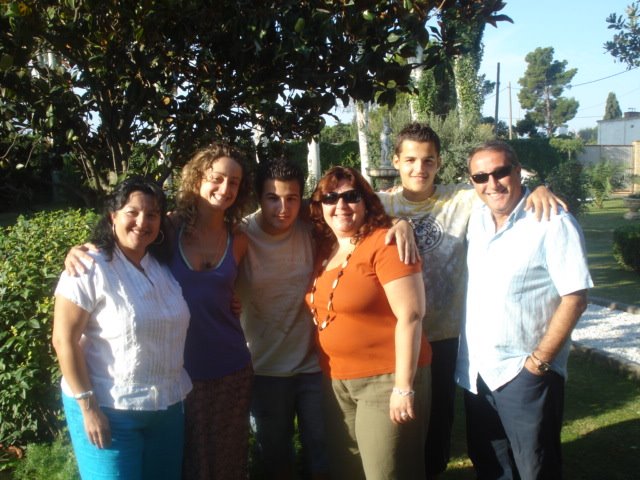 UNA FAMILIA ENCANTADORA