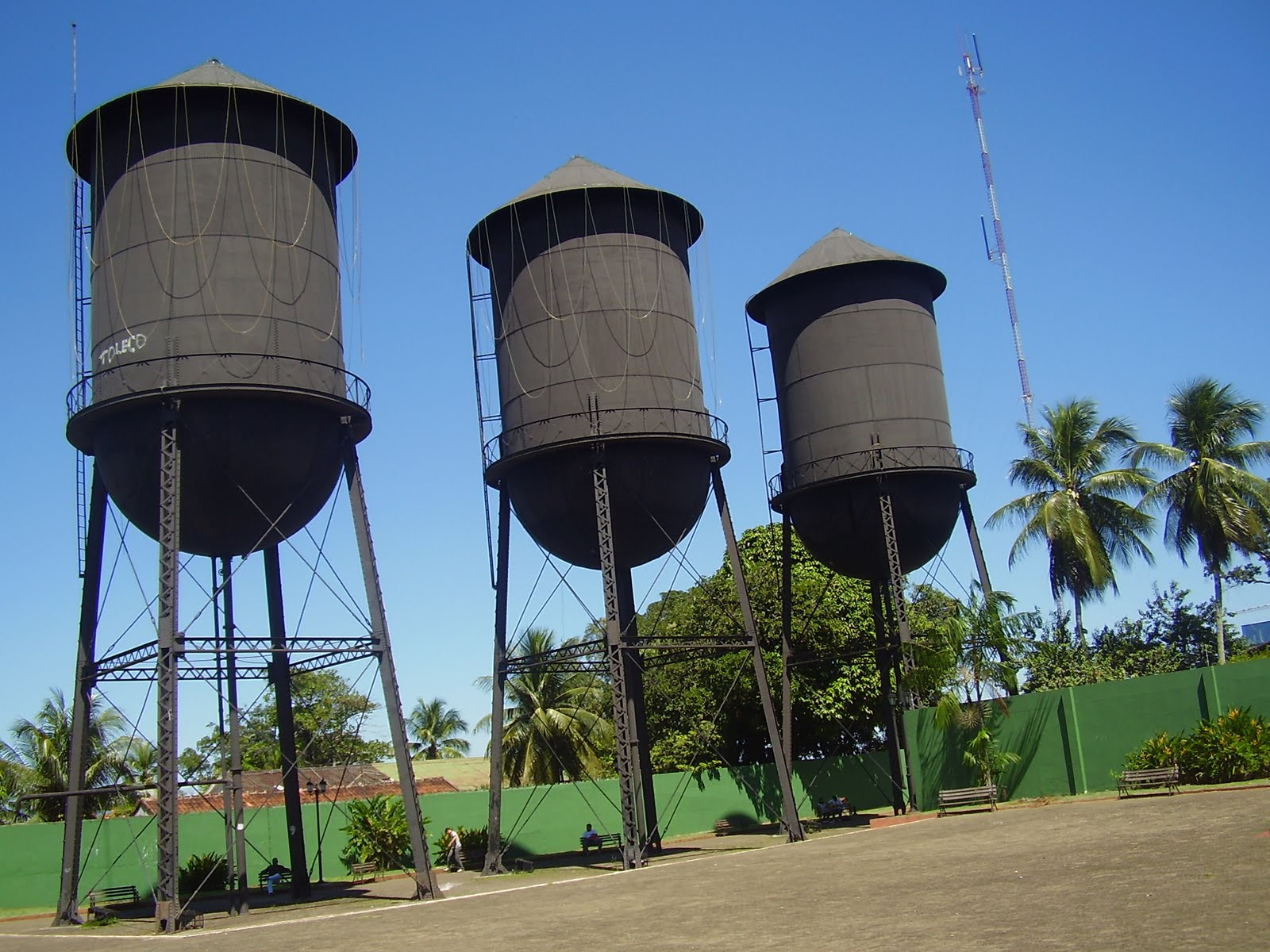 Tres Caixas De Mesma Massa Sao Puxadas