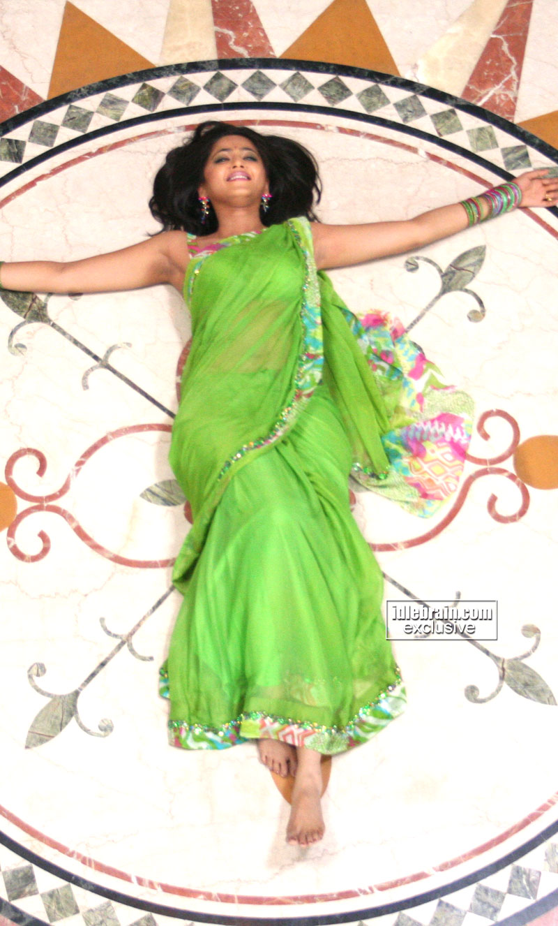 Very very Hot Sexy ANUSHKA In Green Saree