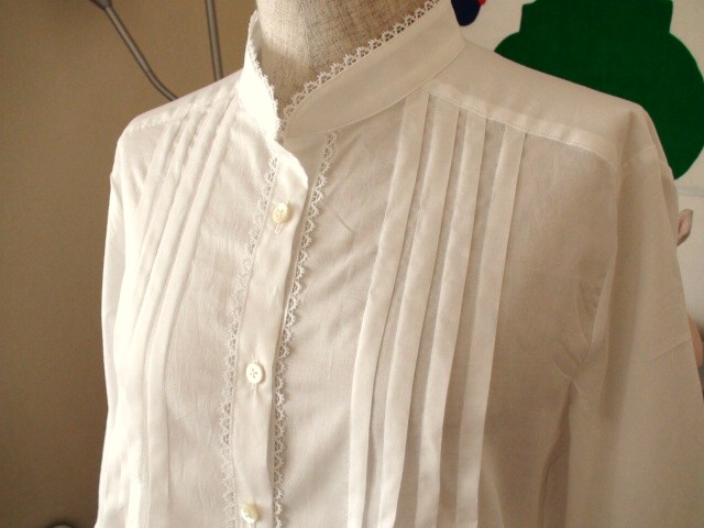 Love Sewing!!: Pleated blouse with lace trim