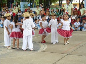 Noticias y Eventos: Niños de Preescolar sorprenden con festival de danzas