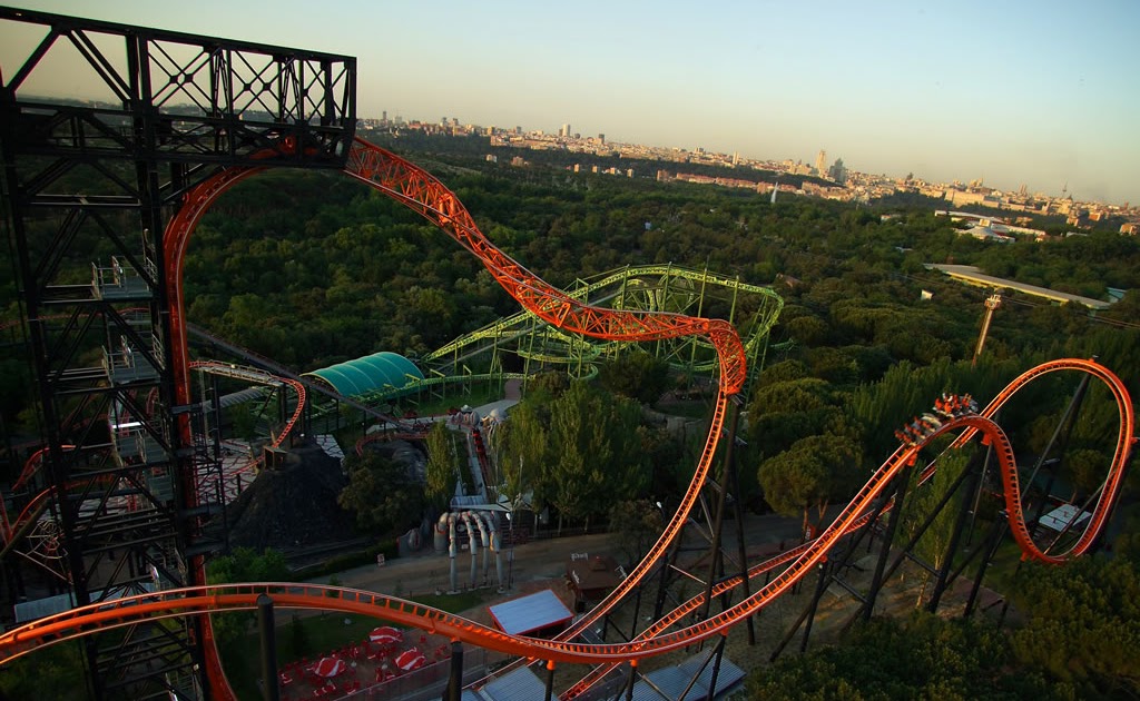 Abismo (Parque de atracciones de Madrid) Montañas Rusas Abismo (Parque de atracciones de Madrid) Montañas Rusas